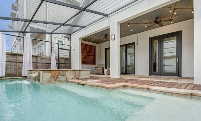 Houston Heights House | Houston Heights large luxury home with pool. 3,700 sf. 4 car parking