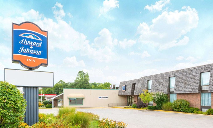 Tillsonburg Hotel | Howard Johnson by Wyndham Tillsonburg