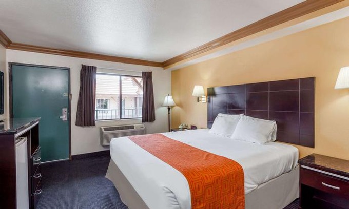 Norco Hotel | Howard Johnson by Wyndham Norco