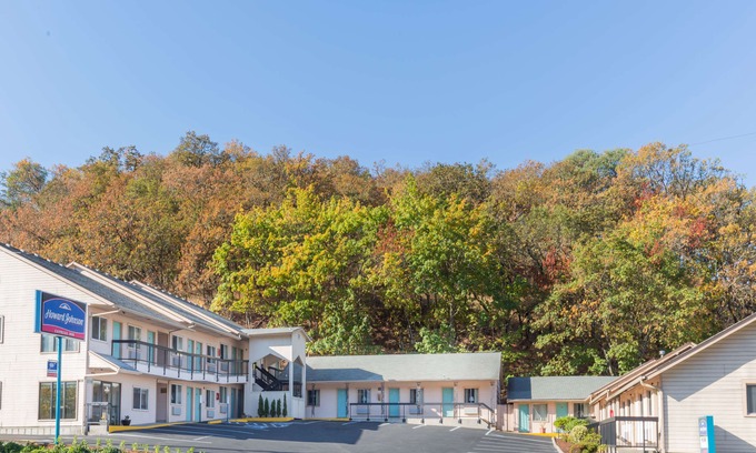 Roseburg Hotel | Howard Johnson by Wyndham Roseburg