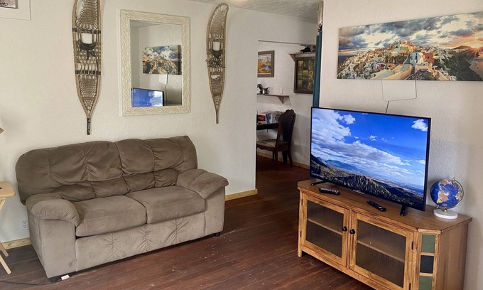Central - Terry Cottage | Howard's Hideaway Cottage - Unique Montana Retreat