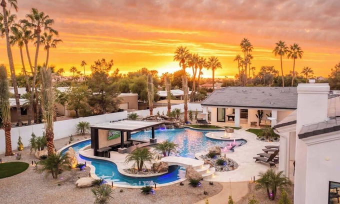 Thunderbird East House | HÓZHÓ on the River | Lazy River | Pool | Theatre