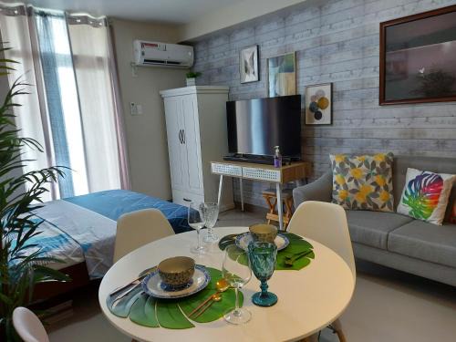 Lapu-Lapu Apartment | HPH Staycation - Saekyung 956 Condo