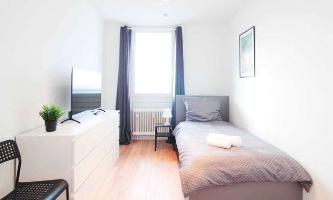 Hanau Apartment | Hu08 Schickes Apartment mit Balkon in Hanau, 72qm, 3 Schlafzimmer, Max. 5 Personen
