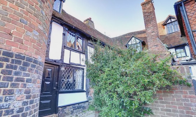 Rye House | Hucksteps Row - Two Bedroom House, Sleeps 3