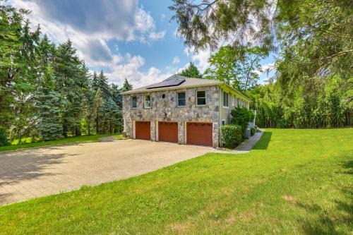Briarcliff Manor House | Hudson River Views Briarcliff Manor Home with Deck