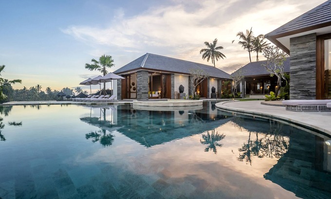 Pejeng Kawan Villa | Huge 6BDR Dream Villa Ricefield View, Gym & Spa