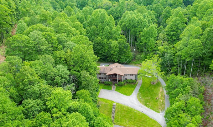 Whittier Cabin | Huge Cabin w/Sauna & Game Room | Cherokee - Bryson City NC
