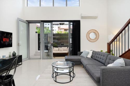 Wooloowin House | Huge Family Townhouse 3 bathrooms 5km to City