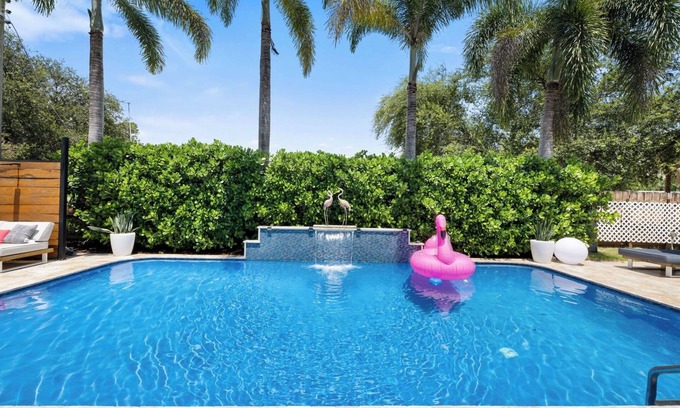 Poinsettia Heights House | Huge Heated Pool! HotTub,Fire Pit,Ice Bath,Putting Green,N64,5 Mins to the Beach