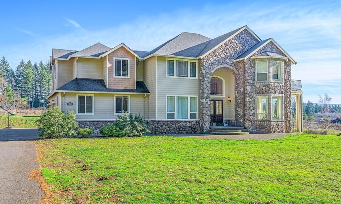 Washougal House | Huge home on 10 acres with Hot tub/Sauna & Privacy