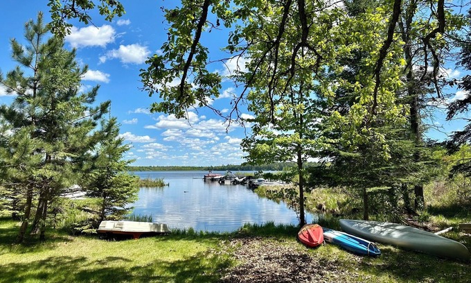 Bay Lake Cabin | Huge Lakefront 3bd + Loft + 2 Kitchen Cabin on Recreational Bay Lake- Game Room