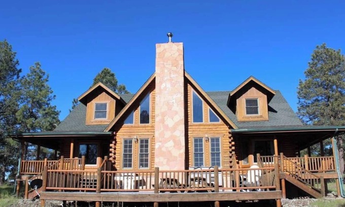 Williams Cabin | Huge Log Cabin on 20 Acre Ranch close to Grand Canyon with Spectacular Views!