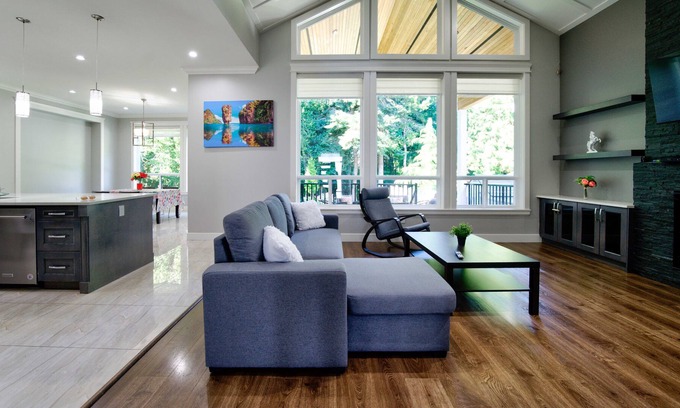 Douglas House | Huge Lux Home, 7 bdrm, AC, Sleeps 18, Pool table