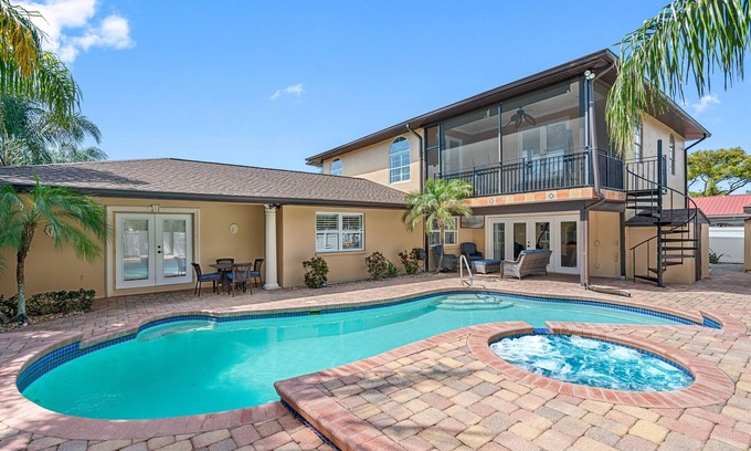 Tampa House | Huge Luxury Heated Pool/Spa Villa w/Game Room, Office, Exercise Area & More!