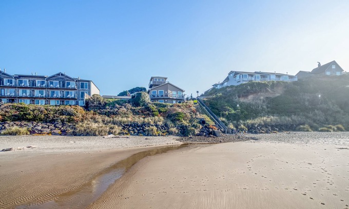 Lincoln City House | Huge, Luxury Oceanfront Home has Two Great Rooms for Large Groups!