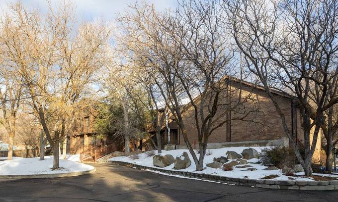 Granite House | Huge luxury Private Mountainside Canyon Estate, 14 bedrooms, sleeps 49