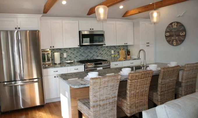 Humarock House | Humarock Hideaway, Tranquil Cottage with River Views