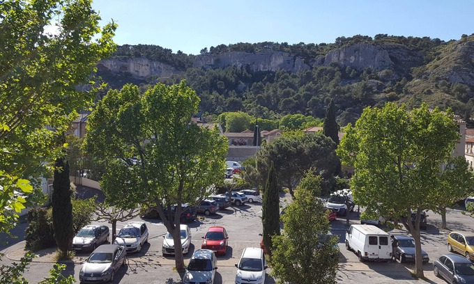 Cavaillon Apartment | HummingBird, Bright fully equipped apartment in Provence