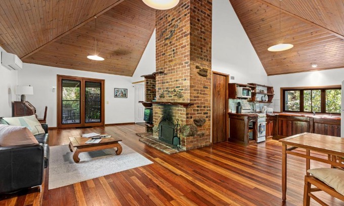 Hunchy Apartment | Hunchy Hideaway