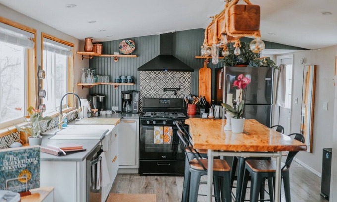 Chatham Apartment | HunnyHAUS: Deluxe TINY*private spa*walk to town