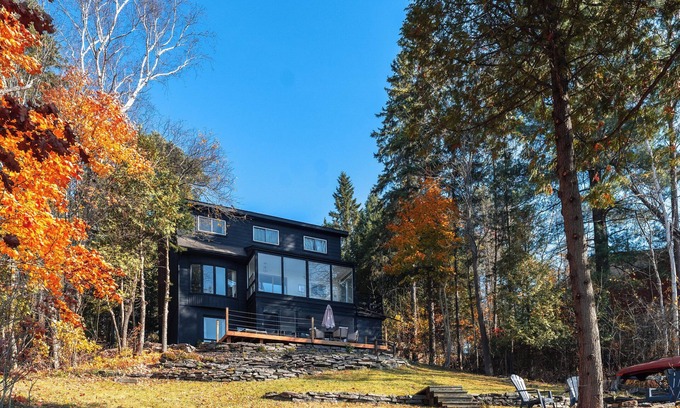 Huntsville House | Huntsville Cottage | BEACH | DOCK | HOT TUB | PET