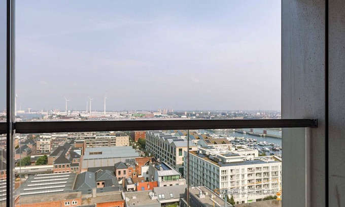 De Kaaien Apartment | Huswell - Amazing apartment in London tower with p