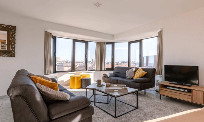 Mariakerke Apartment | Huswell - Spacious & modern sea view apartment with garage