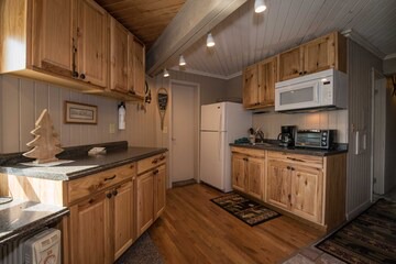 Snowshoe Cabin | Hutch 6 in Snowshoe