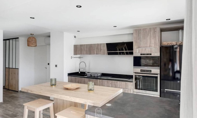 Hyeres City Centre Apartment | Hyères Centre-Les Floralies T3/Clim/Garage/balcon by HC
