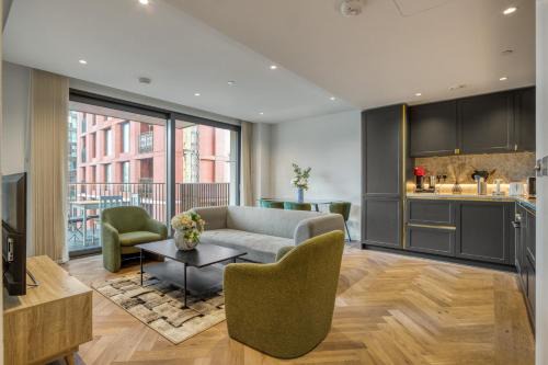 Paddington Apartment | Hyde Park Luxury 2BR 2BA Balcony