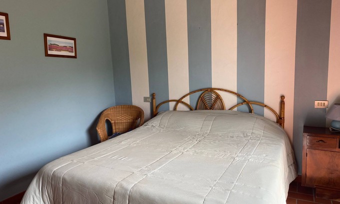 Montecarlo Other | Hydrangea room, 5 minutes from the medieval village of Monte Carlo