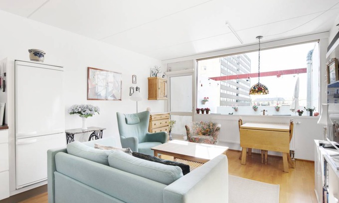 Frederiksberg C Apartment | Hyggelig Apartment with a Balcony in Fancy Frederiksberg