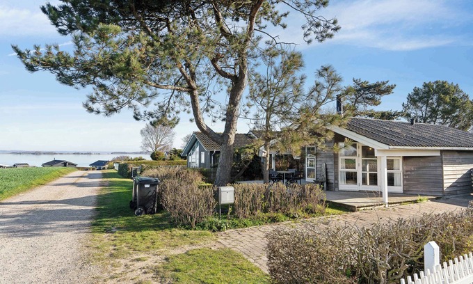 Bøjden House | Hyggeligt sommerhus med havudsigt