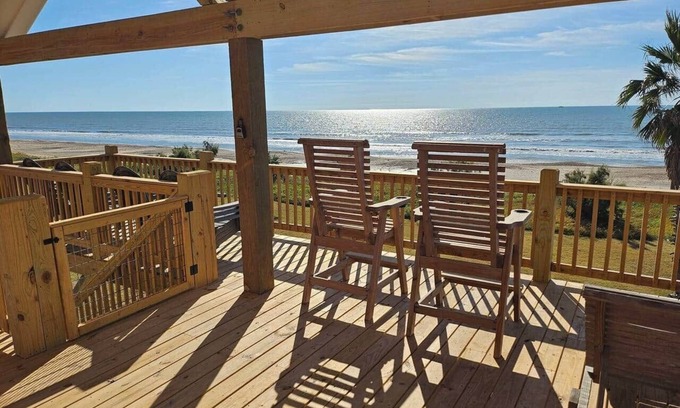 Port Bolivar House | Hypnotic Beach View! Sleeps 20
