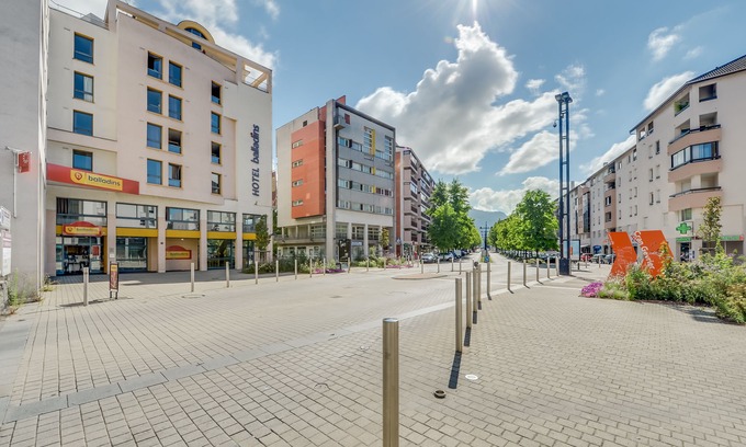 Cran-Gevrier Hotel | Ibis Annecy Cran Gevrier Hotel