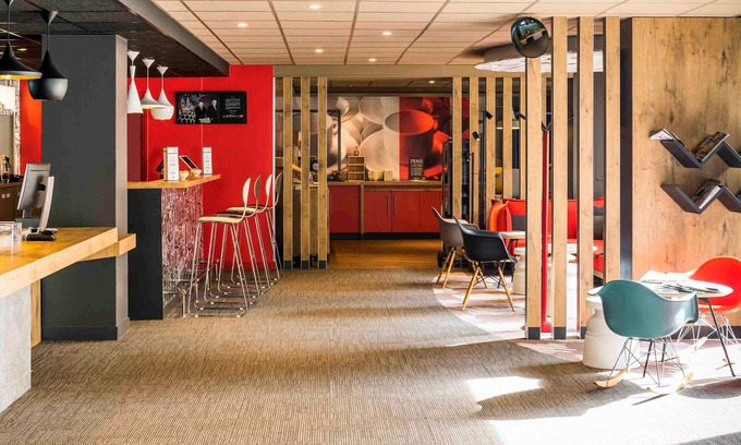 Suresnes Hotel | ibis Paris Pont De Suresnes