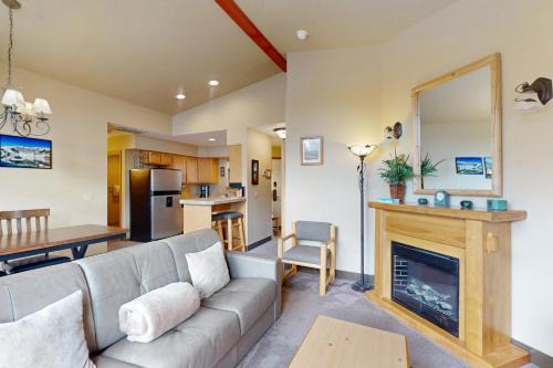 Downtown Leavenworth House | Icicle Village Resort 508: Alpine Aurora