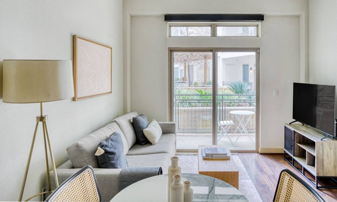 Bouldin Apartment | Ideal Bouldin Creek 1BR w/ Gym, Pool & W/D, nr downtown, by Blueground