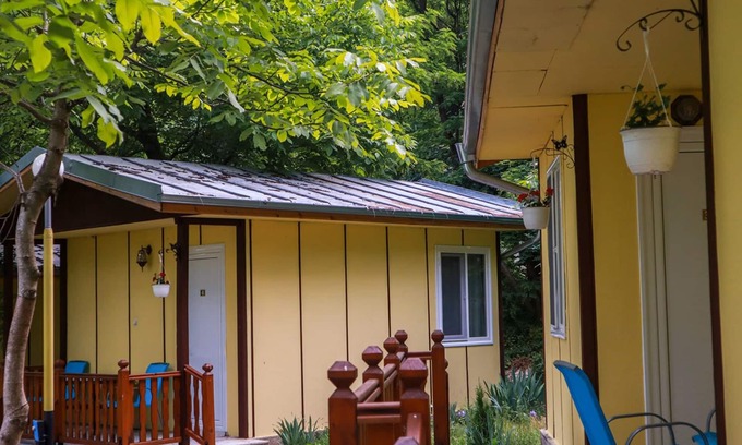 Kamena House | Ideal bungalow for 2 or 3 guests surrounded by a lovely garden