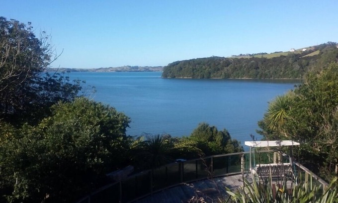 Tawharanui House | Ideal Coastal Retreat with something for everyone