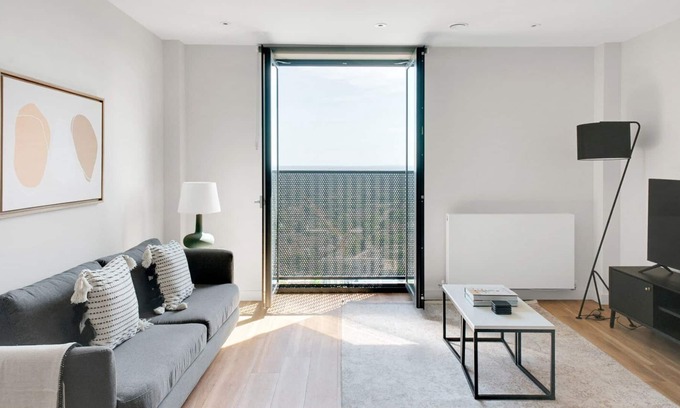 Fairfield Apartment | Ideal Croydon 1BR, new build w/ 24h security, nr Tube, by Blueground