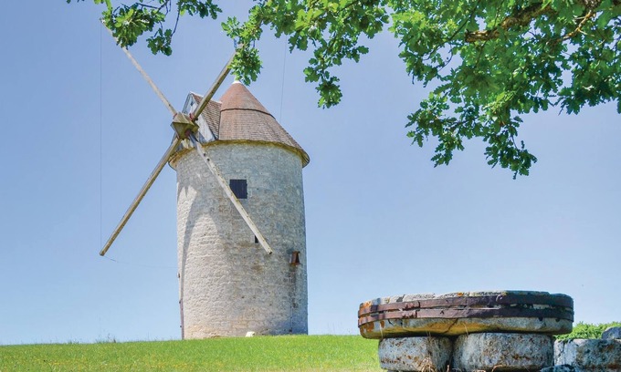 Roquecor House | Ideal for a couple, this converted windmill offers sweeping views across fields to distant hills.