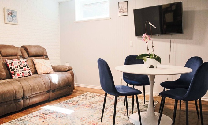 West Deane Park Apartment | Ideal for long stays Near/airport Gym-Parking