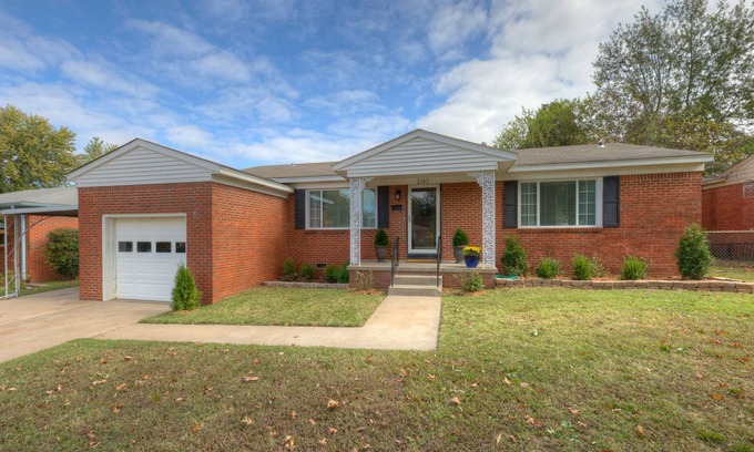 Tulsa House | Ideal Location-Across From Expo Center