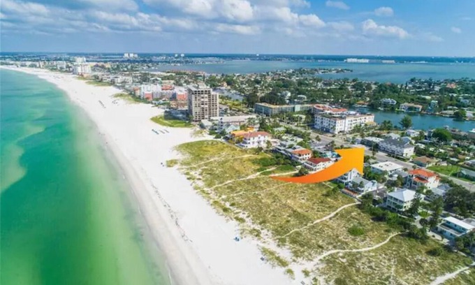 Don Cesar Condo | IDEAL LOCATION ! directly across st from the beach