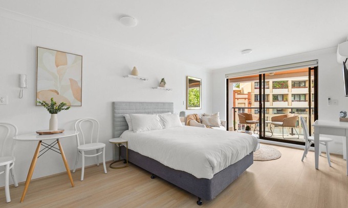 Surry Hills Apartment | Ideal Studio Inner-City Pad with Private Balcony