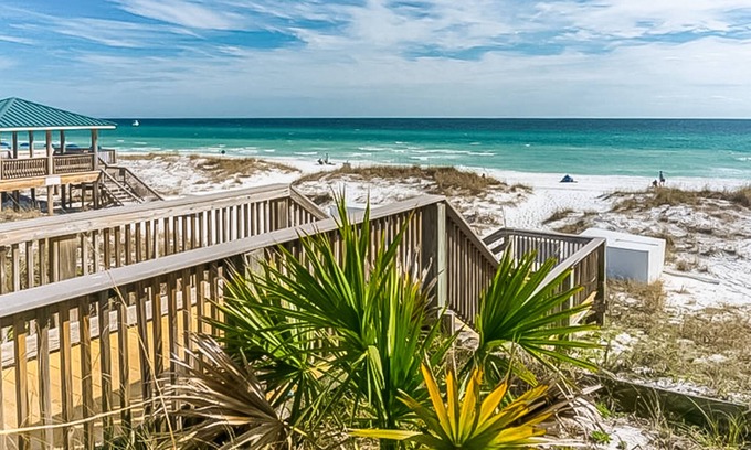 Fort Walton Beach - Destin Condo | Ideally-Located Coastal Condo w/Shared Pool, Hot Tub, Balcony, & Beach Access