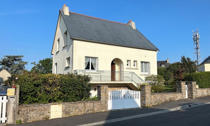 Crozon House | Ideally located in the heart of Crozon in a quiet area