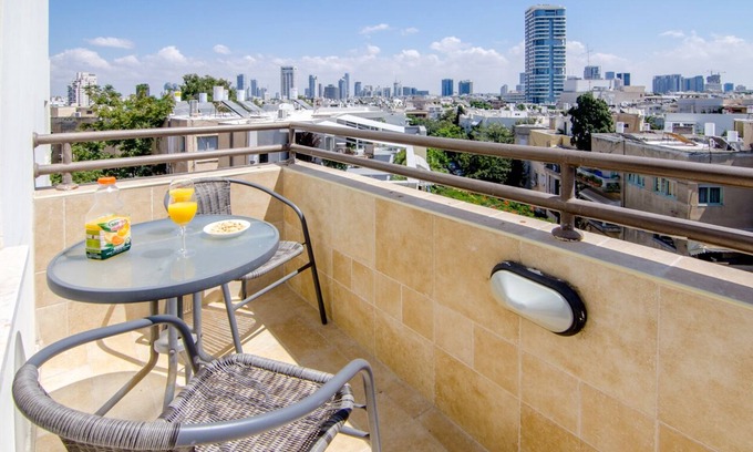 Tel Aviv Apartment | Ideally located in the heart of Tel Aviv and very close to the best beaches